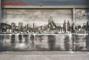 graffiti puerta parking skyline Barcelona blanco y negro